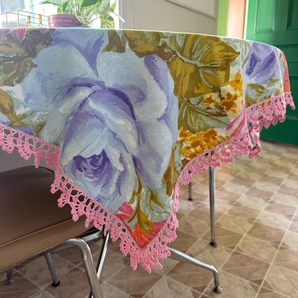Vintage Floral & Crochet Lace Square Tablecloth - Picture 11 of 15